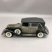Load image into Gallery viewer, Vintage Model 1930's Rolls Royce AM Radio (3x10)
