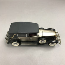 Load image into Gallery viewer, Vintage Model 1930's Rolls Royce AM Radio (3x10)
