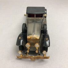 Load image into Gallery viewer, Vintage Model 1931 Rolls Royce AM Radio (3x10)
