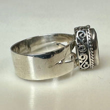 Load image into Gallery viewer, Sterling Peridot Ring sz 5
