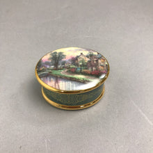 Load image into Gallery viewer, Thomas Kinkade Lamplight Village Music Box - Lamplight Lane (2x4x3)
