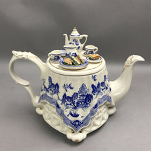 Load image into Gallery viewer, Paul Cardew Limited Edition Full Size Blue Willow Tea Table Teapot (5")
