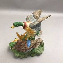 Load image into Gallery viewer, Mallard Ducks with Frog Figurine (7")
