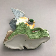 Load image into Gallery viewer, Mallard Ducks with Frog Figurine (7")
