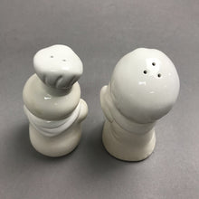 Load image into Gallery viewer, Vintage 1988 Pillsbury Poppin' Fresh Salt &amp; Pepper Shakers Doughboy (5")
