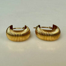 Load image into Gallery viewer, 18K Gold 0.5" Ribbed Hoop Earrings (1.6g)
