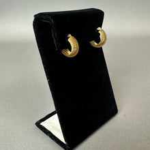 Load image into Gallery viewer, 18K Gold 0.5" Ribbed Hoop Earrings (1.6g)
