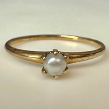 Load image into Gallery viewer, Antique 14K Gold Prong Set Pearl Ring sz 6 (1.0g)
