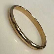 Load image into Gallery viewer, 10K Gold Wedding Band Ring sz 7 (0.9g)
