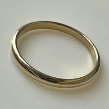 Load image into Gallery viewer, 10K Gold Wedding Band Ring sz 7 (1.1g)
