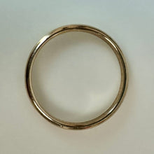 Load image into Gallery viewer, 10K Gold Wedding Band Ring sz 7 (1.1g)
