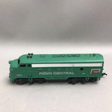 Load image into Gallery viewer, Vintage Tyco HO Scale Penn Central EMD F7 Diesel Locomotive #9451
