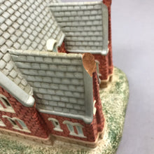 Load image into Gallery viewer, Lefton 1873 Block Island RI Lighthouse Lighted 8.5" Vintage 1995 Geo Z Lefton (As Is)
