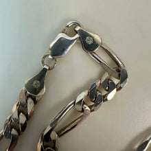 Load image into Gallery viewer, Vintage Italian Sterling Heavy Figaro Link 18" Chain Necklace (27.2g)
