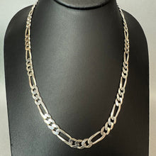 Load image into Gallery viewer, Vintage Italian Sterling Heavy Figaro Link 18" Chain Necklace (27.2g)
