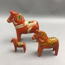 Load image into Gallery viewer, Hand Painted Mexican Folk Art 3 Piece Horse Set (4")
