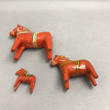 Load image into Gallery viewer, Hand Painted Mexican Folk Art 3 Piece Horse Set (4")

