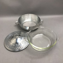 Load image into Gallery viewer, Vintage Hammered Aluminum Casserole Dish Holder W/ Lid &amp; Glass Pyrex Bowl (3x8)
