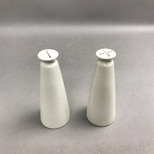 Load image into Gallery viewer, Vintage Mid-Century Japan Salt &amp; Pepper Shaker Set (5")
