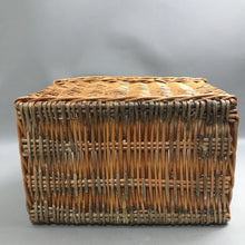 Load image into Gallery viewer, Wicker Wine Bottle Holder Basket (17x14x9.5)
