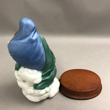 Load image into Gallery viewer, Porcelain Madonna with Baby (10")
