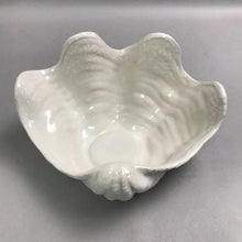 Load image into Gallery viewer, Pottery White Shell Bowl (10")
