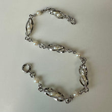 Load image into Gallery viewer, Vintage Sterling Caged Pearl Link Bracelet (7.5")

