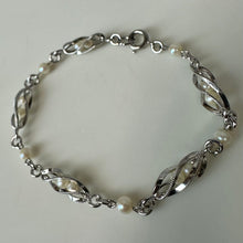 Load image into Gallery viewer, Vintage Sterling Caged Pearl Link Bracelet (7.5")
