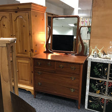 Load image into Gallery viewer, Sligh Mahogany 4 Drawer Dresser w/Mirror (68x41x21)
