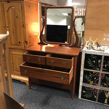 Load image into Gallery viewer, Sligh Mahogany 4 Drawer Dresser w/Mirror (68x41x21)
