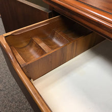 Load image into Gallery viewer, Dresser 6 Drawer (50x36x21)
