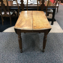 Load image into Gallery viewer, Farm Kitchen Drop Leaf Oval Table (30x47/60x17)
