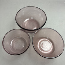 Load image into Gallery viewer, Set of 3 Pyrex Visions Cranberry Glass Nesting Bowls (1qt,1.5qt,2.5qt)
