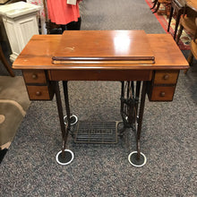 Load image into Gallery viewer, Vintage Singer Treadle Sewing Machine (31x34x16)
