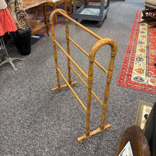 Load image into Gallery viewer, Oak Quilt Rack (32x25x12)
