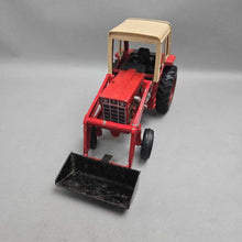 Load image into Gallery viewer, Ertl International Harvester #1586 Die-Cast Tractor (~7.25x13x5.25)

