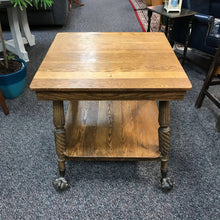 Load image into Gallery viewer, Antique Claw Foot Table (30x30x30)
