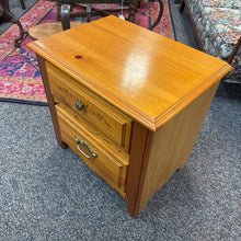 Load image into Gallery viewer, Broyhill Nightstand (22x23x16)
