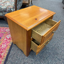 Load image into Gallery viewer, Broyhill Nightstand (22x23x16)
