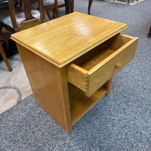 Load image into Gallery viewer, Nightstand (25x22x17)
