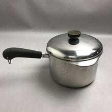 Load image into Gallery viewer, Revere ware 3 quart pan with insert for double boiler and steaming
