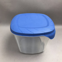 Load image into Gallery viewer, Vintage Rubbermaid 1.1 Gal Servin' Saver Food Storage Container #H Blue EZ Lid (2 available)
