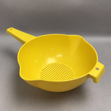 Load image into Gallery viewer, Tupperware Yellow Strainer (8")

