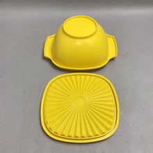 Load image into Gallery viewer, Vintage Tupperware Square Servalier Bowl 840-6 Yellow w/Lid (3.5)
