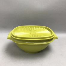 Load image into Gallery viewer, Vintage Tupperware Square Servalier Bowl 840-5 Green w/Lid (3.5)
