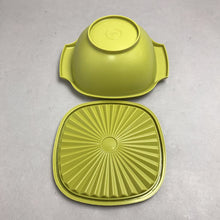 Load image into Gallery viewer, Vintage Tupperware Square Servalier Bowl 840-5 Green w/Lid (3.5)
