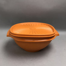 Load image into Gallery viewer, Vintage Tupperware Square Servalier Bowl 838-1 Orange w/Lid (4")
