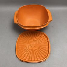 Load image into Gallery viewer, Vintage Tupperware Square Servalier Bowl 838-1 Orange w/Lid (4")
