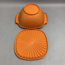 Load image into Gallery viewer, Vintage Tupperware Square Servalier Bowl 838-1 Orange w/Lid (4")
