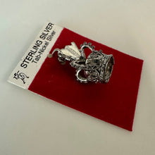 Load image into Gallery viewer, Vintage Sterling Williamsburg VA Crown Charm NOS (0.75")
